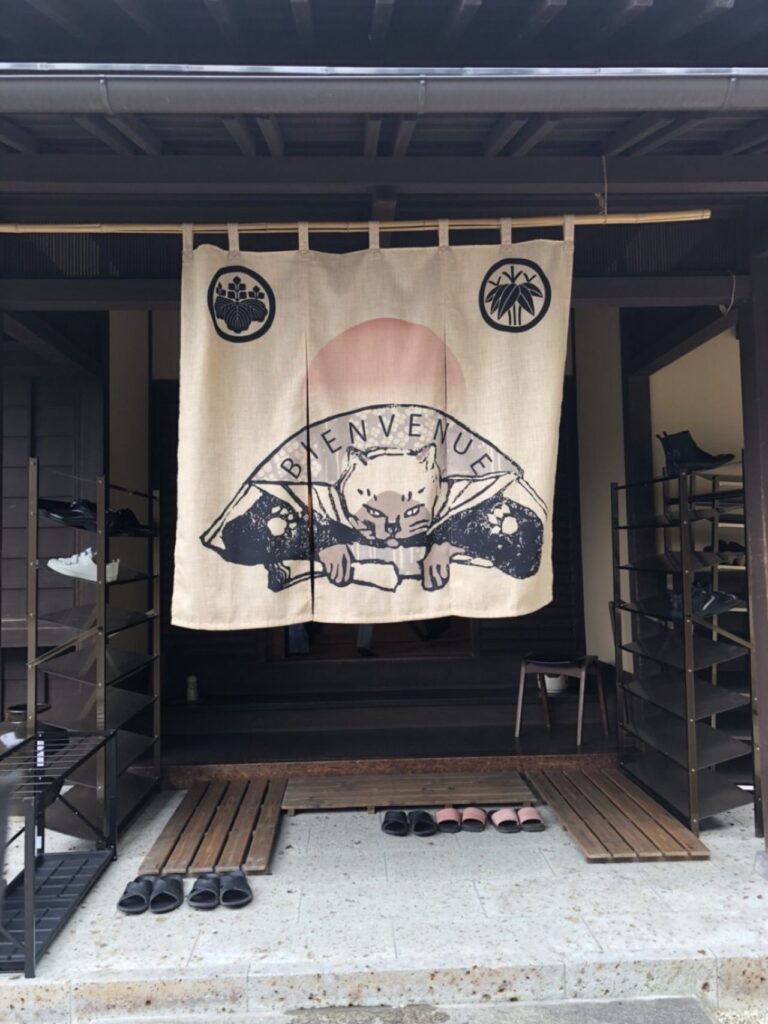 イラスト+家紋ののれん