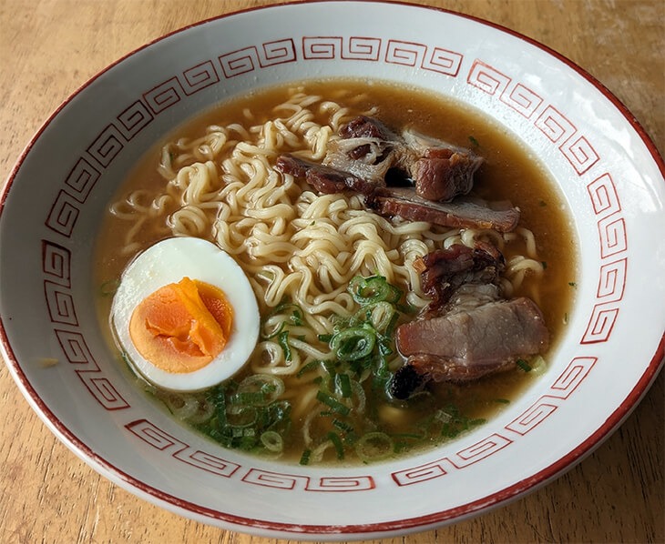 ラーメン鉢には雷紋