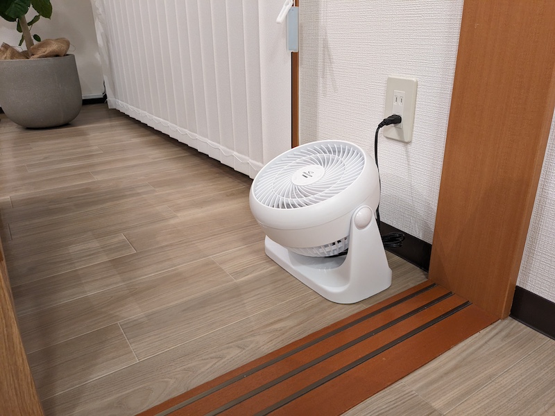 サーキュレーターを使って、空気を循環させる