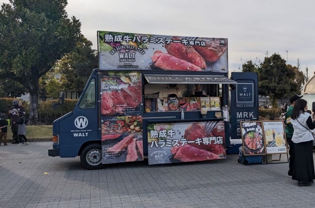 キッチンカーの横断幕