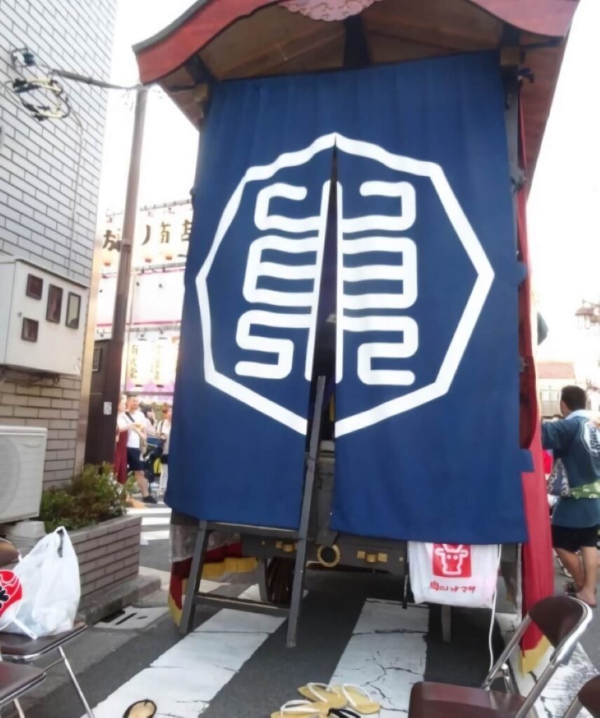 山車に付いているのれん