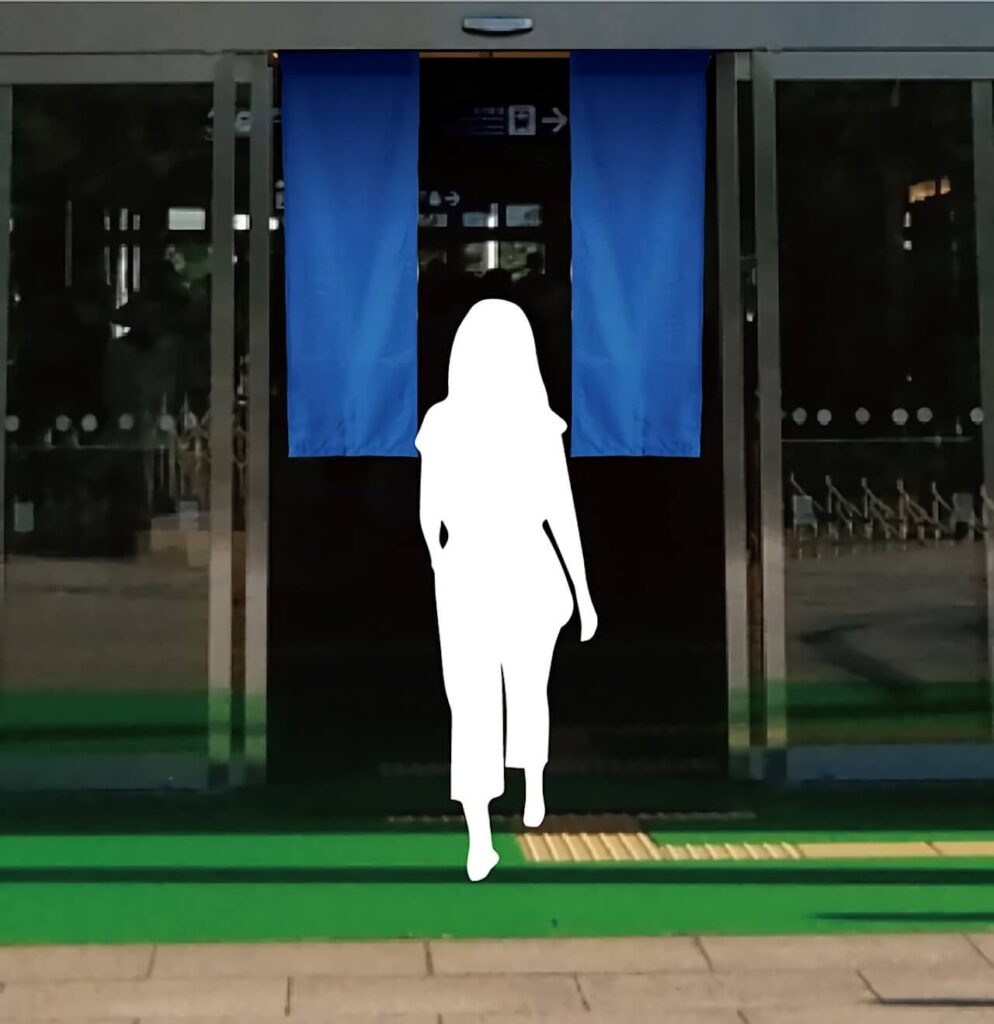 中央部分が空いた連結のれん
